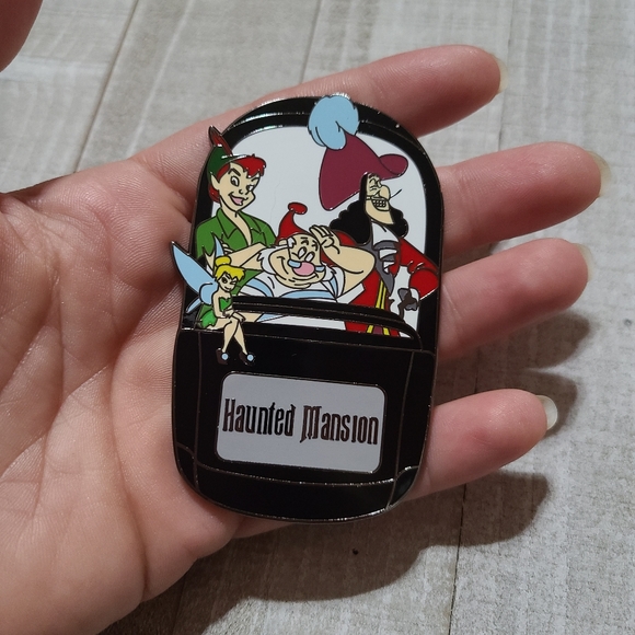 Fantasy Pin Peter Pan Haunted Mansion LE50 - Picture 2 of 4